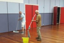 Schoonmaak en zomersluiting zaal Schoonmaak en zomersluiting zaal